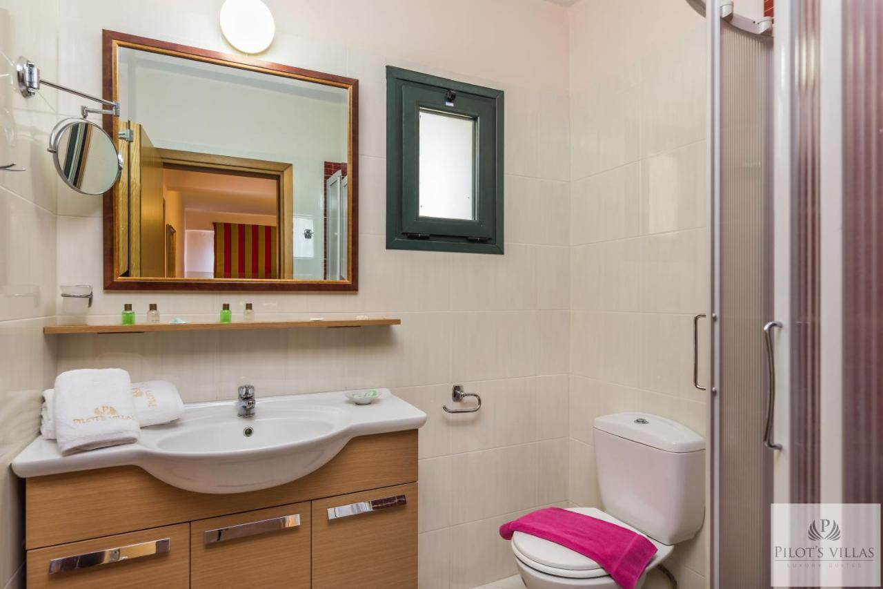 Pilot'S Villas Luxury Suites แอร์ซอนิสซอส ภายนอก รูปภาพ